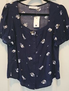 NWT Elodie Navy Floral Button-Front Puff Sleeve Blouse
